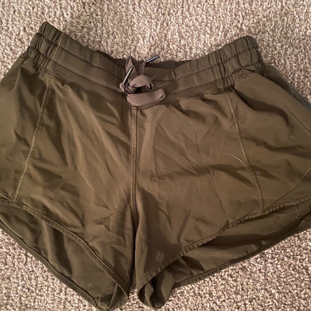 LULULEMON hotty hot shorts 2.5"
